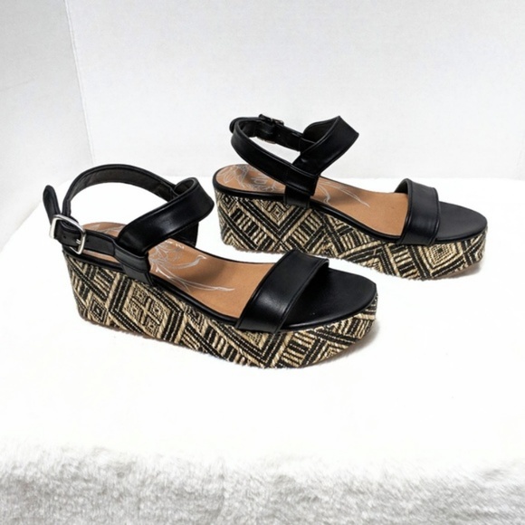 DV by Dolce Vita Black Wedges - Picture 3 of 8